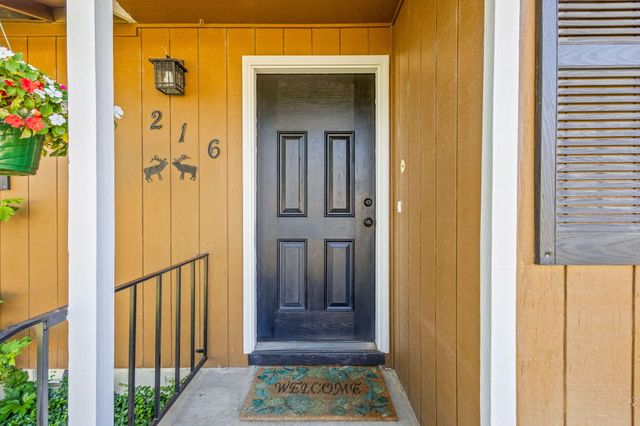 216 NE 9th Street, Madras, OR 97741