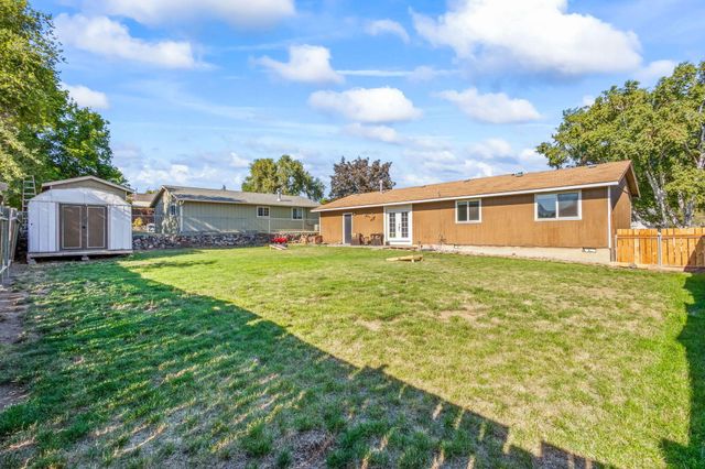 216 NE 9th Street, Madras, OR 97741