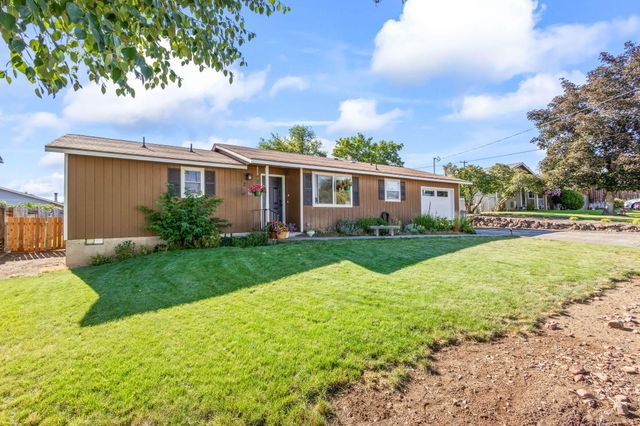 216 NE 9th Street, Madras, OR 97741