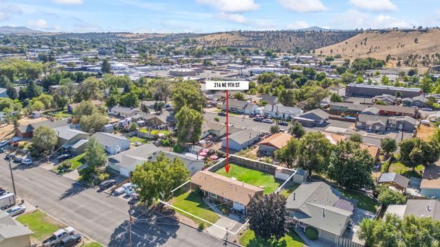 216 NE 9th Street, Madras, OR 97741