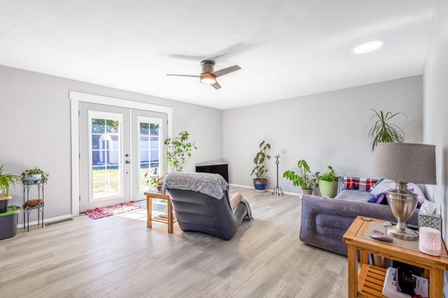216 NE 9th Street, Madras, OR 97741
