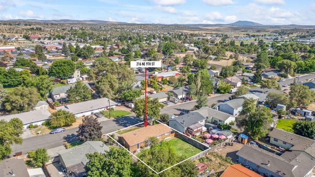 216 NE 9th Street, Madras, OR 97741