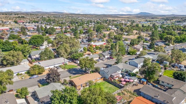 216 NE 9th Street, Madras, OR 97741