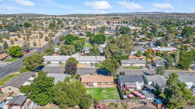 216 NE 9th Street, Madras, OR 97741