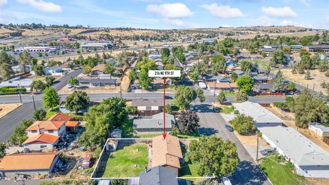 216 NE 9th Street, Madras, OR 97741