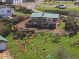 34635 PARKWAY Dr, Cloverdale, OR 97112
