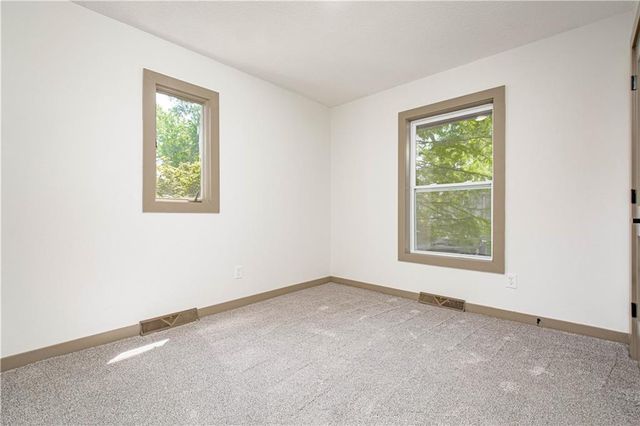 804 NW North Summit Circle, Blue Springs, MO 64015