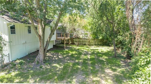 804 NW North Summit Circle, Blue Springs, MO 64015