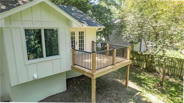 804 NW North Summit Circle, Blue Springs, MO 64015