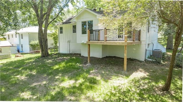 804 NW North Summit Circle, Blue Springs, MO 64015