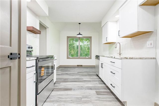 804 NW North Summit Circle, Blue Springs, MO 64015