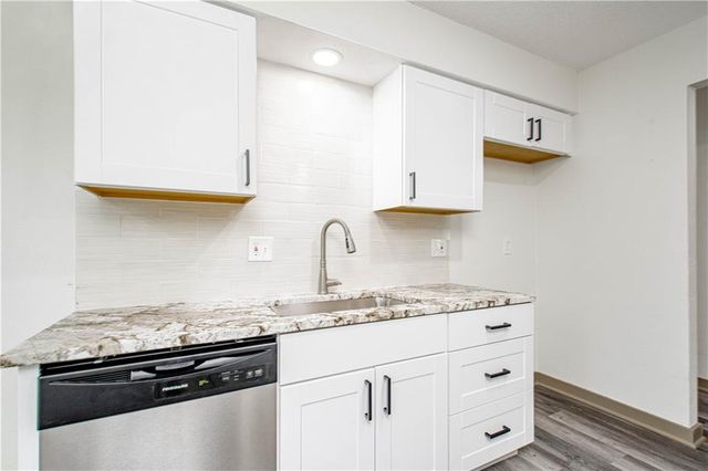 804 NW North Summit Circle, Blue Springs, MO 64015