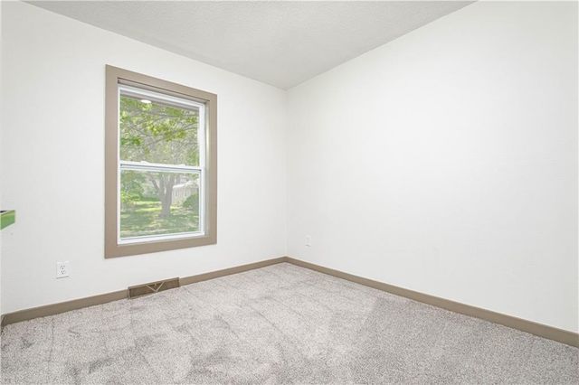 804 NW North Summit Circle, Blue Springs, MO 64015