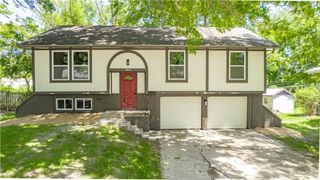 804 NW North Summit Circle, Blue Springs, MO 64015