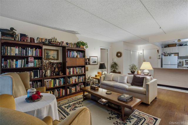 1376 Midland Avenue 105, Bronxville, NY 10708