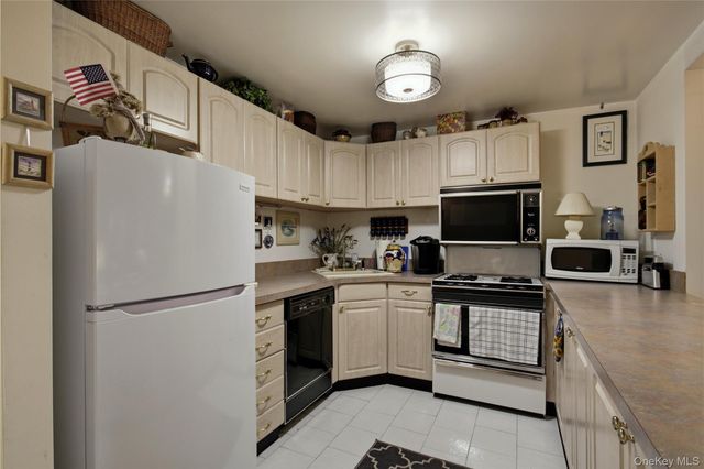 1376 Midland Avenue 105, Bronxville, NY 10708