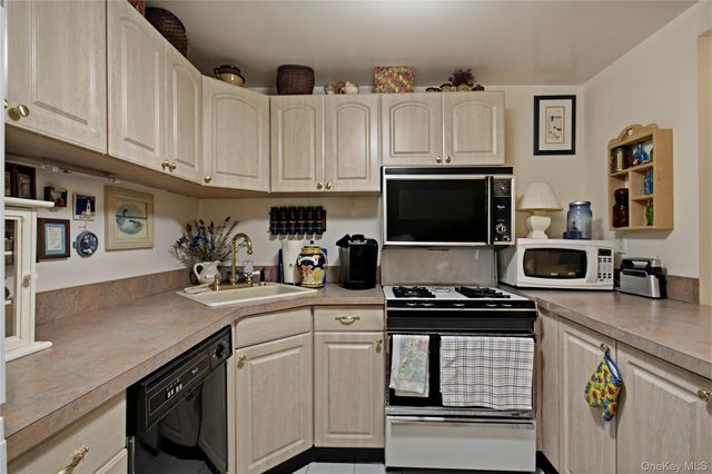 1376 Midland Avenue 105, Bronxville, NY 10708