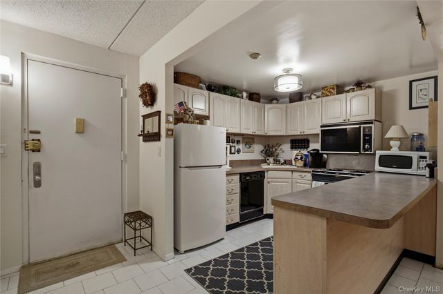 1376 Midland Avenue 105, Bronxville, NY 10708