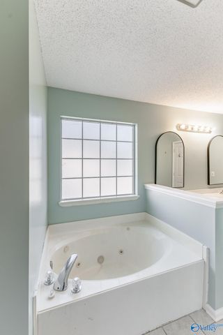 2543 Bonnie Oaks Drive SW, Huntsville, AL 35803