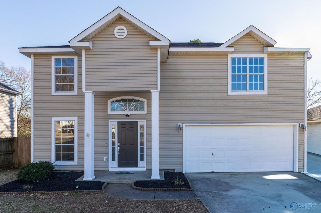 2543 Bonnie Oaks Drive SW, Huntsville, AL 35803