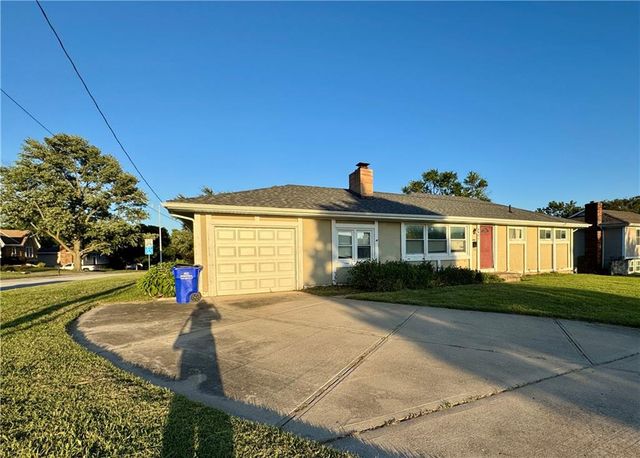 5821 Rosehill Road, Shawnee, KS 66216