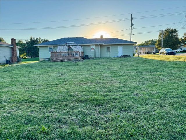 5821 Rosehill Road, Shawnee, KS 66216