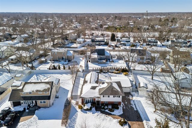 33 Fairlawn Lane, Centereach, NY 11720