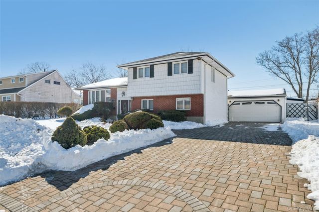 33 Fairlawn Lane, Centereach, NY 11720