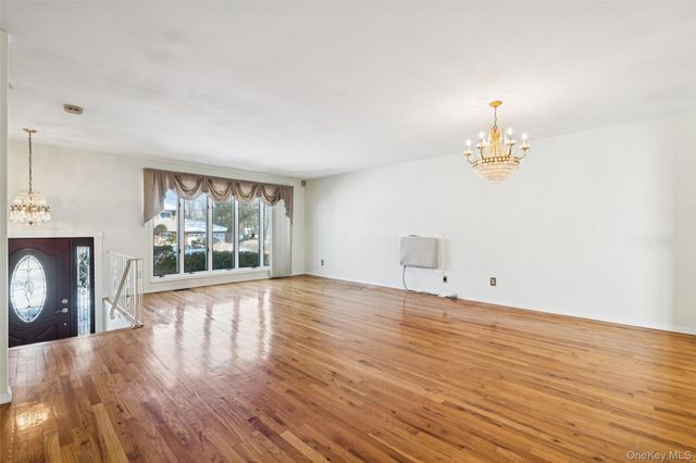 33 Fairlawn Lane, Centereach, NY 11720