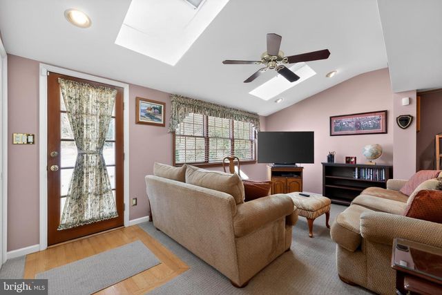 878 MOREFIELD RD, Philadelphia, PA 19115