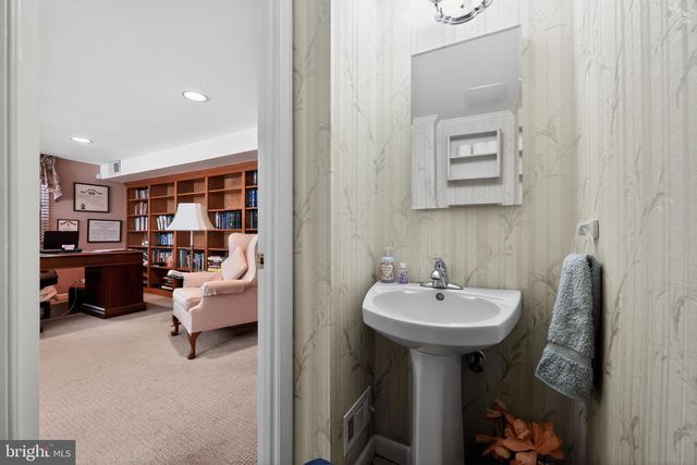 878 MOREFIELD RD, Philadelphia, PA 19115