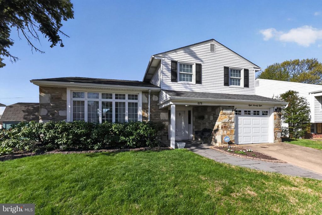878 MOREFIELD RD, Philadelphia, PA 19115