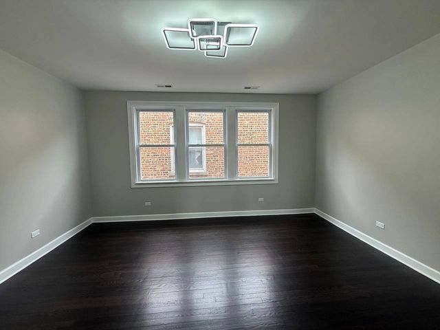 3247 W Thomas Street 1R, Chicago, IL 60651
