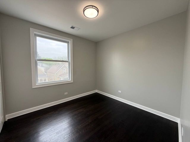 3247 W Thomas Street 1R, Chicago, IL 60651