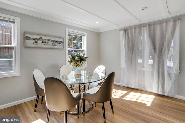 6908 BARRETT, Falls Church, VA 22042