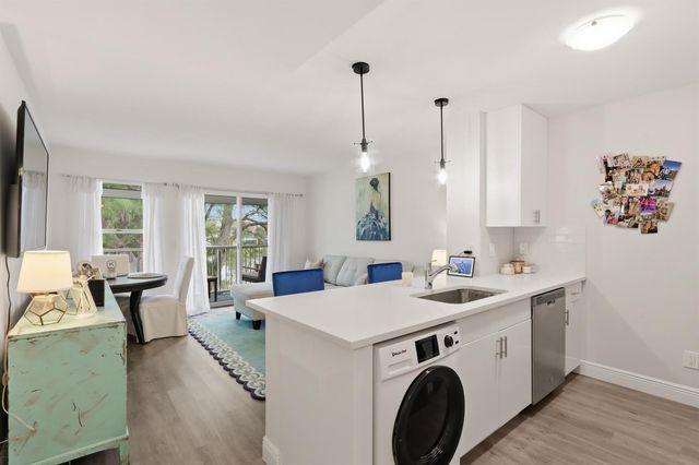 250 Cypress Point Drive, Palm Beach Gardens, FL 33418