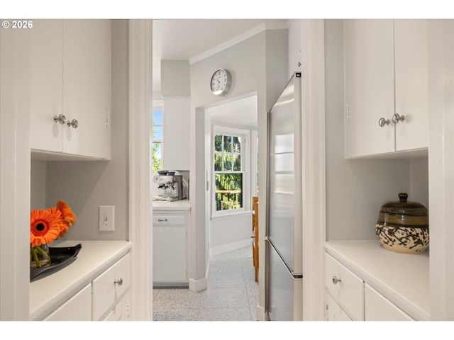 2939 Nw CORNELL Rd, Portland, OR 97210