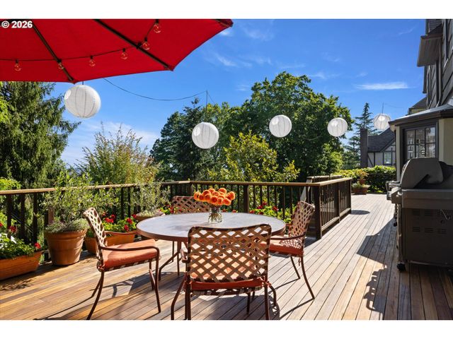 2939 Nw CORNELL Rd, Portland, OR 97210