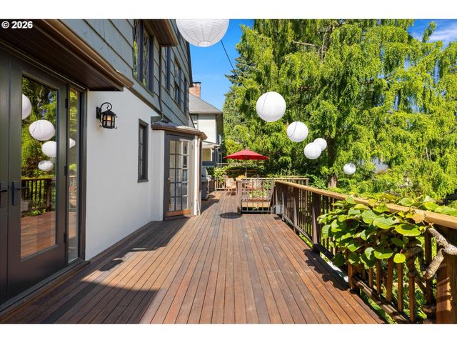 2939 Nw CORNELL Rd, Portland, OR 97210