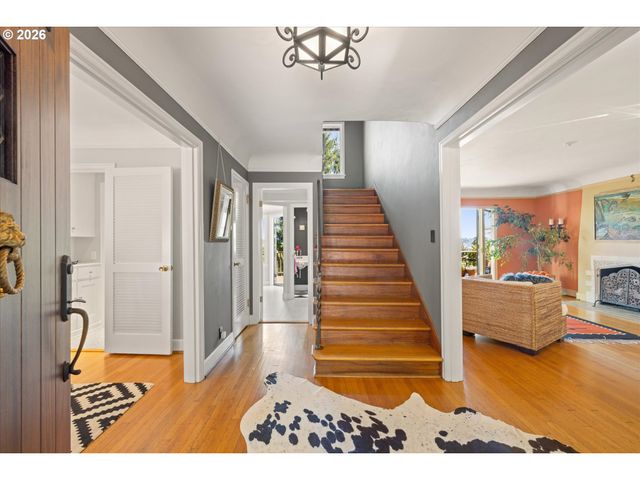 2939 Nw CORNELL Rd, Portland, OR 97210