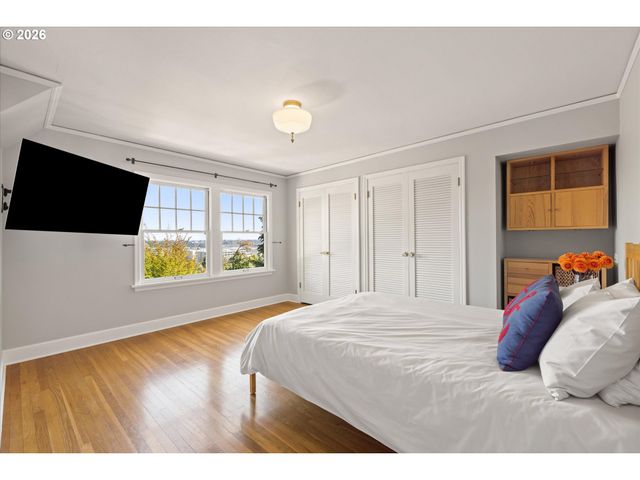 2939 Nw CORNELL Rd, Portland, OR 97210