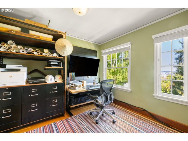 2939 Nw CORNELL Rd, Portland, OR 97210