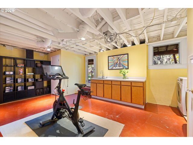 2939 Nw CORNELL Rd, Portland, OR 97210