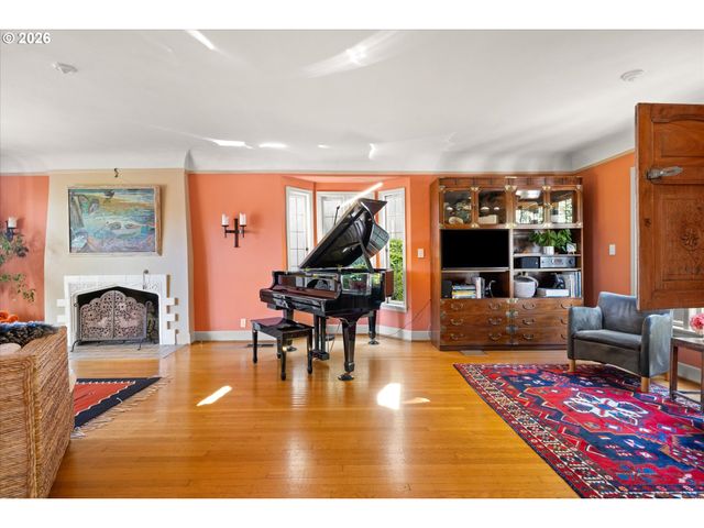2939 Nw CORNELL Rd, Portland, OR 97210