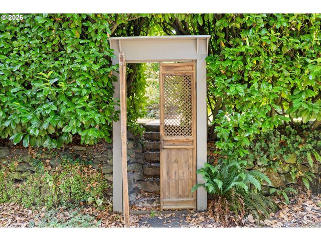 2939 Nw CORNELL Rd, Portland, OR 97210