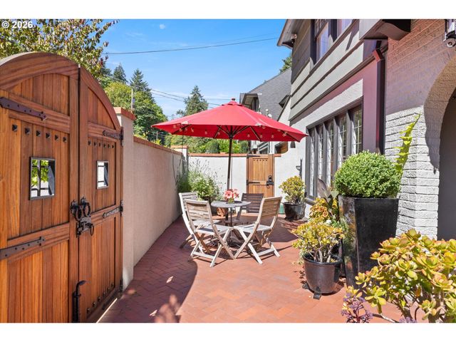 2939 Nw CORNELL Rd, Portland, OR 97210