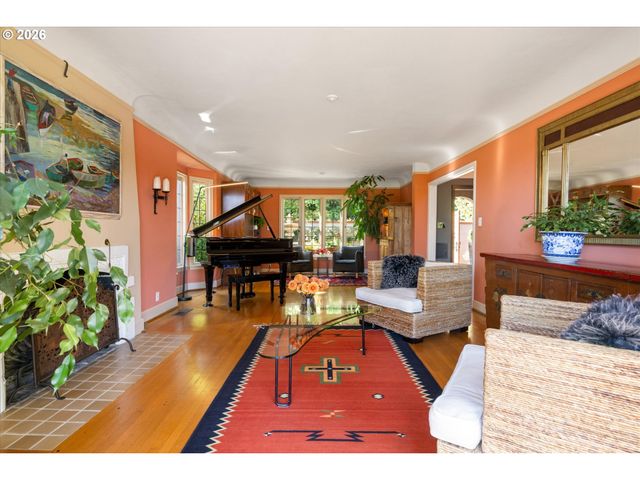 2939 Nw CORNELL Rd, Portland, OR 97210