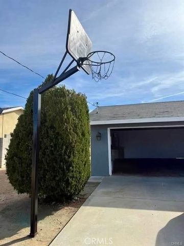 18063 Catalpa Street., Hesperia, CA 92345