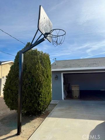 18063 Catalpa Street., Hesperia, CA 92345