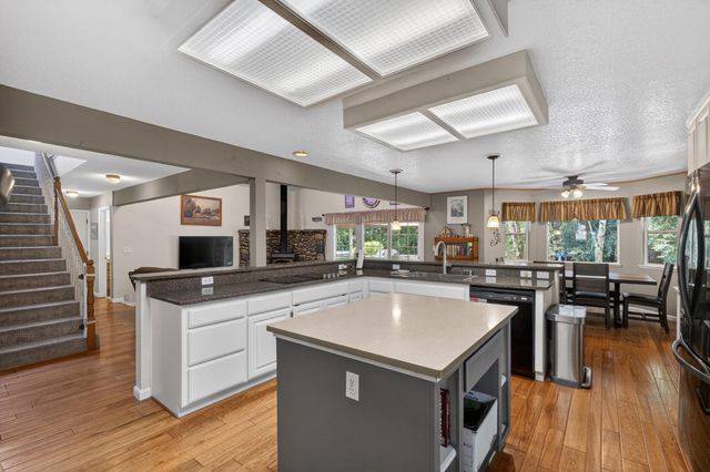 8004 Withrow Ct, Fair Oaks, CA 95628